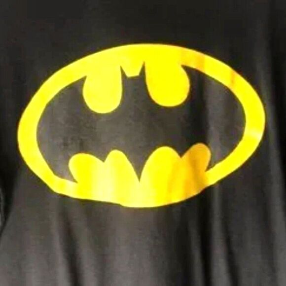 Batman Shirt w/ Attached Yellow Cape.................... Size: XL . {46-48} - Picture 6 of 6
